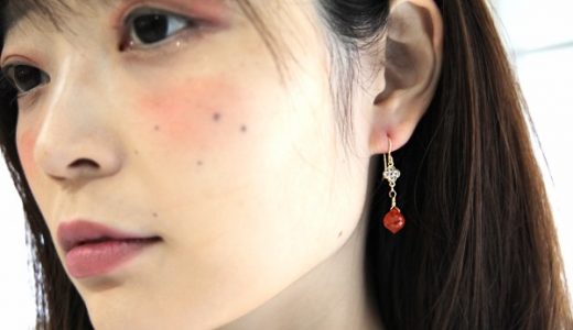 凛と背筋伸びるアクセサリー「Laule’a amulet 」秋の装い